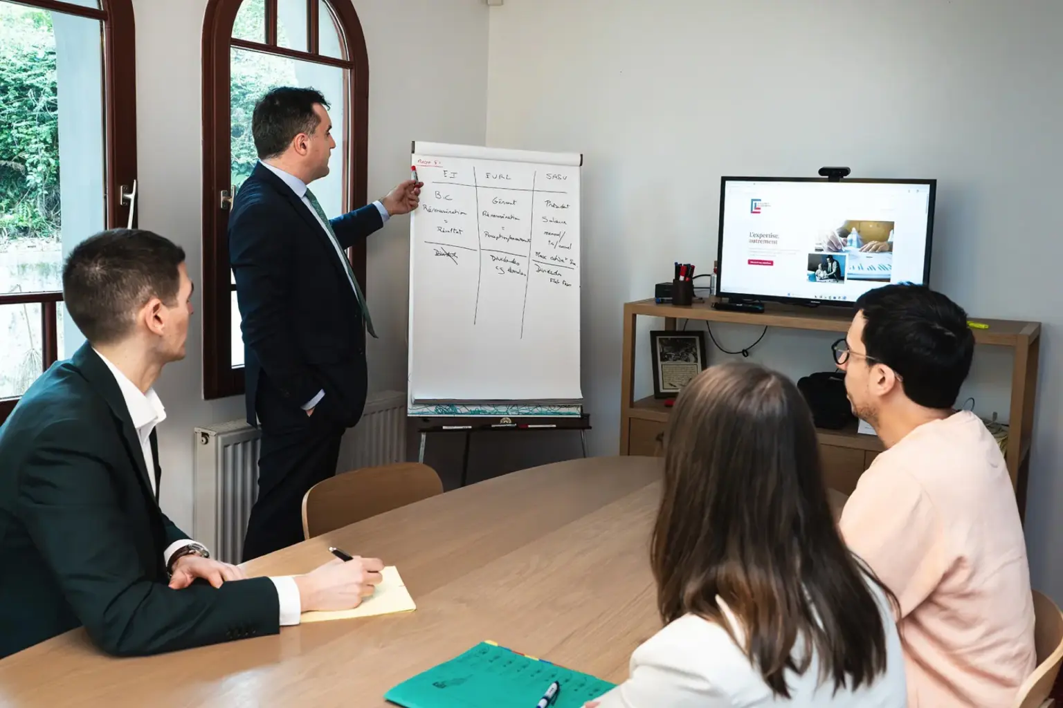 comptables en train de travailler au cabinet lesperon